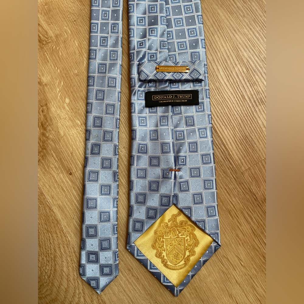 Donald Trump blue silk tie geometric pattern signature collection - Picture 2 of 4